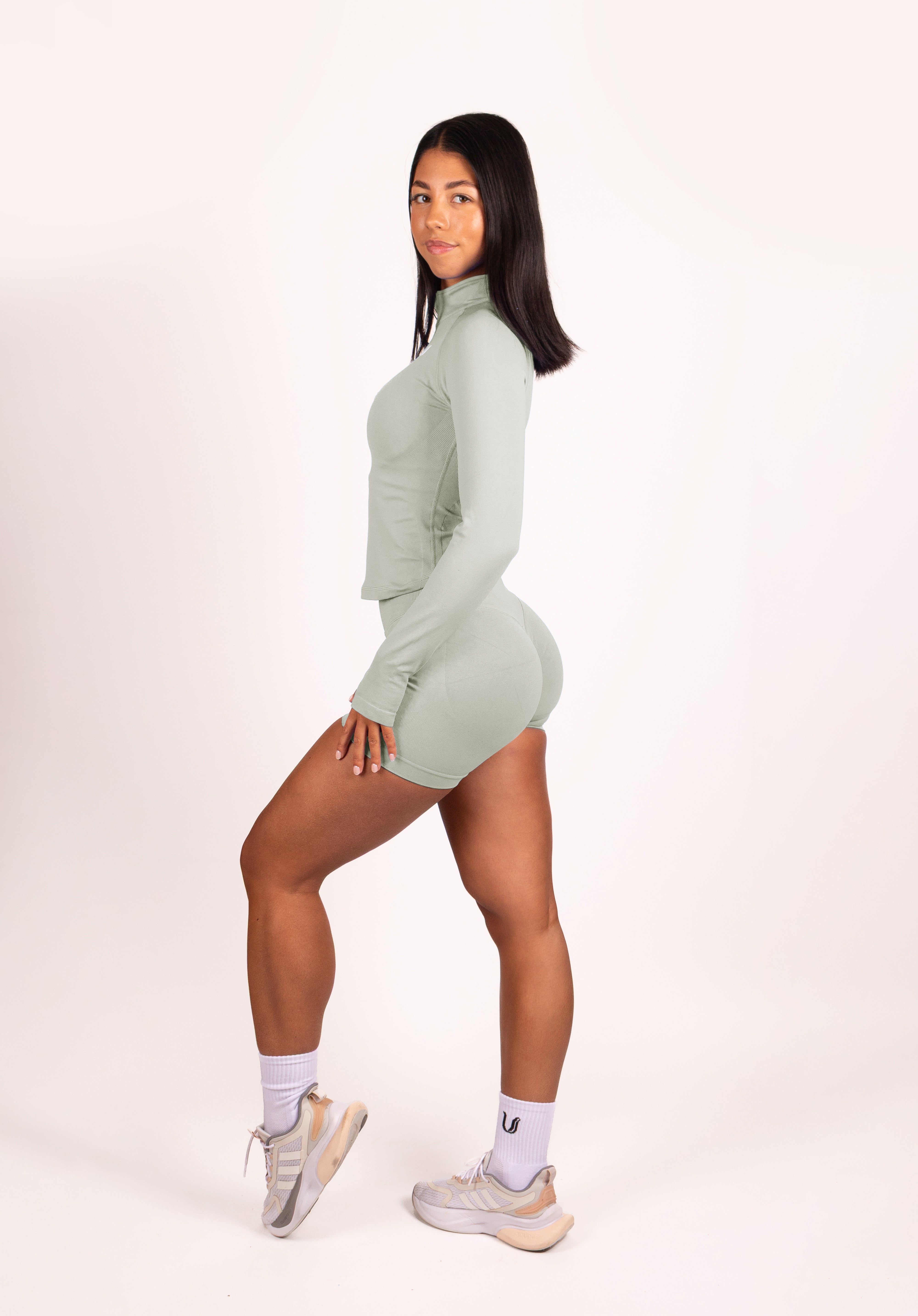 Beau | Premium High Performance Scrunch Shorts - Grün
